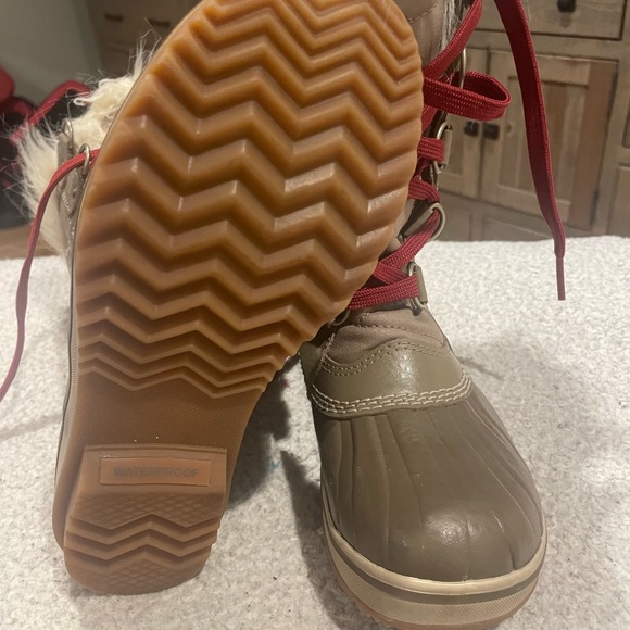 NWOT Sorel Youth Joan of Arctic Boots, size 3 - Picture 3 of 4